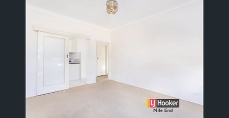 Freshly Painted 2 Bedroom Unit In Great Location - Photo 2