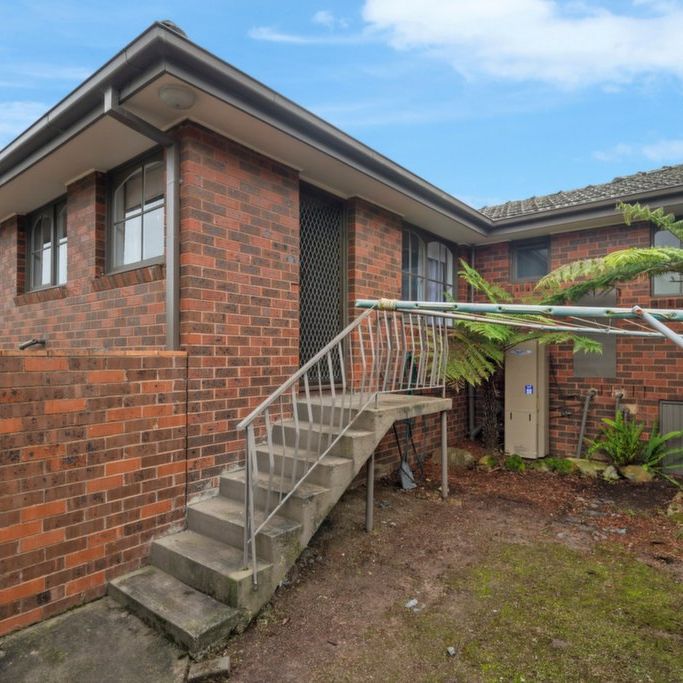 Two Bedroom Unit in Superb Canterbury Location! - Photo 1