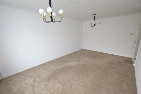 3 bedroom detached bungalow to rent - Photo 3