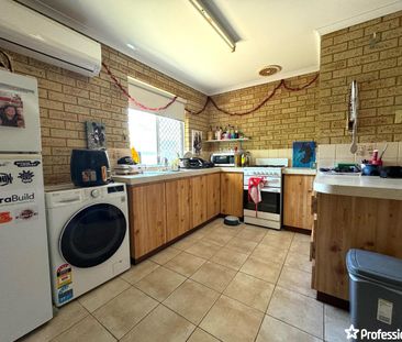 BLUFF POINT EASY LIVING! - Photo 3