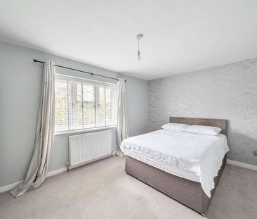 Snowdrop Way, West End, Woking, Surrey, GU24 - Photo 3