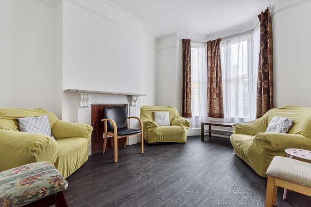 4 bedroom property to rent - Photo 1