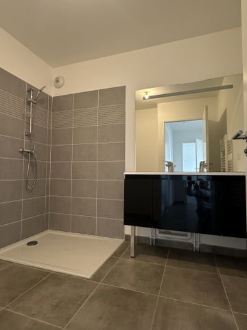 Location Appartement 3 pièces 64m² VAUX LE PENIL 77000 - Photo 3