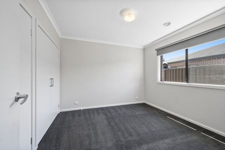 2 BEDROOM UNIT CLOSE TO LAKE WENDOUREE - Photo 5