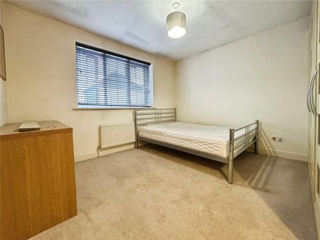 1 bedroom in a house share to rent - Photo 4