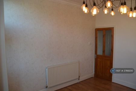 3 bedroom terraced house to rent - Photo 4
