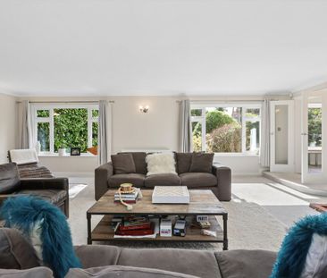 A spacious and versatile five‑bedroom family home set on a generous... - Photo 3