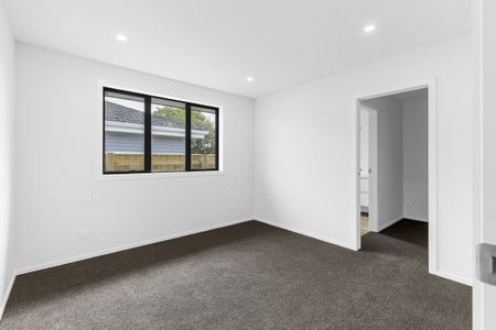 Near New on Tremaine! Ready For you to Move In ! - Photo 2