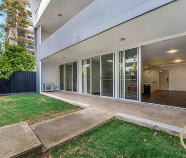 Ground Floor Apartment Complete with Courtyard - Photo 5