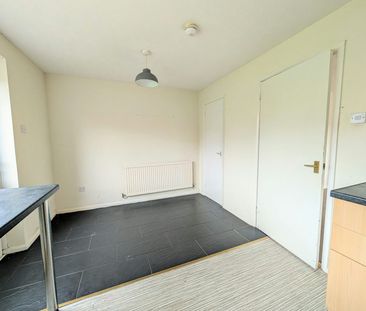 Semi-detached house to rent on - Photo 3