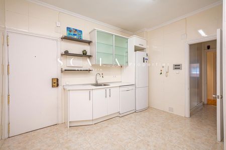 Piso de alquiler en Casado del Alisal, Jerónimos - Photo 2