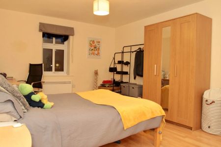 New Walk, Central Apartments (2 bed) - Photo 3