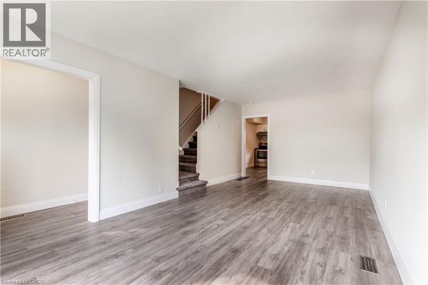 2373 BARCLAY Road, Burlington, Ontario, L7R2B7 - Photo 1