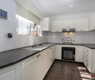 “Prime Location Townhouse” - Photo 1