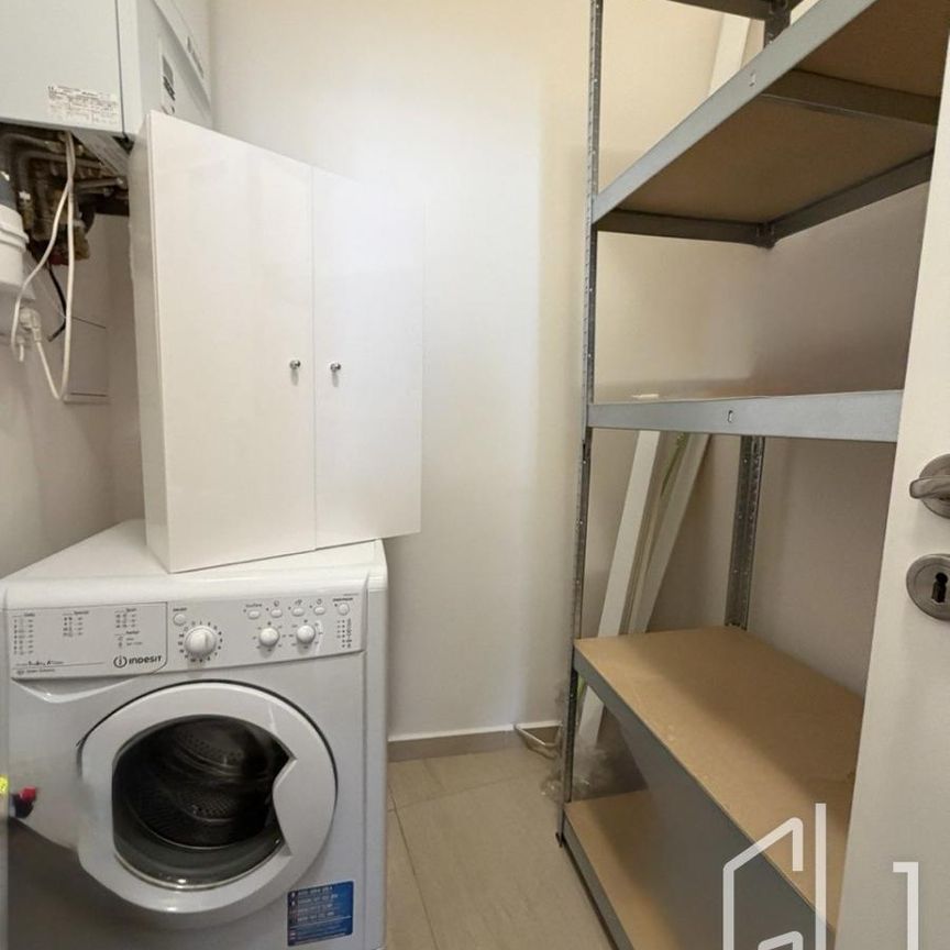 Apartment for rent, 2+kk - 1 bedroom, 64m - Photo 1