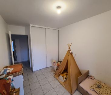 Appartement 3 pièces 65m2 MARSEILLE 13EME 877 euros - Photo 3