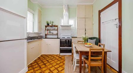 Standalone Home with Large Yard Near Otahuhu T... - Photo 3