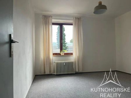 Pronájem bytu 3+1 s balkonem v Kutné Hoře, ulice Jiráskovy sady - Fotografie 4