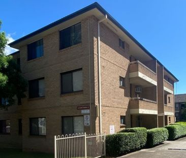 Spacious 2-Bedroom Unit in Prime Location! - Photo 1