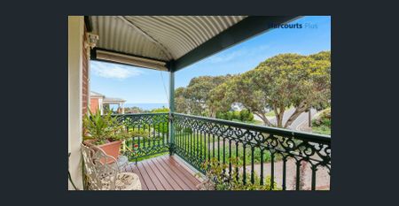 Coastal Charm with Space, Comfort & Sea Views - Photo 5