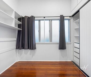 CHARMING & VERSATILE 2-BEDROOM HOME IN ONE MILE - Photo 4