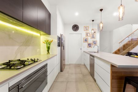 236 Long Street East, Graceville QLD 4075 - House For Rent - $1,450 | Domain - Photo 5