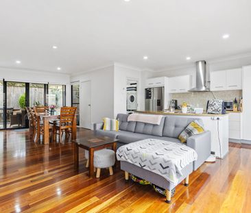 Spacious triple level townhouse at the rear of a boutique complex. - Photo 1