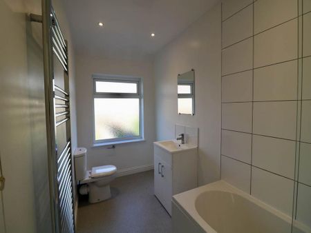 2 bedroom semi-detached house to rent - Photo 5