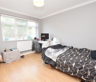 Chelsea Close, Hampton Hill, TW12 - Photo 1