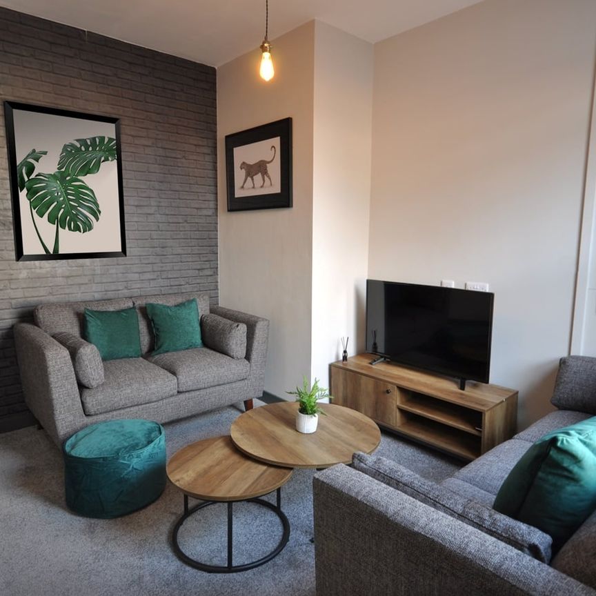 5 Bed Terraced House, Highfield Road, LS13 - Photo 1