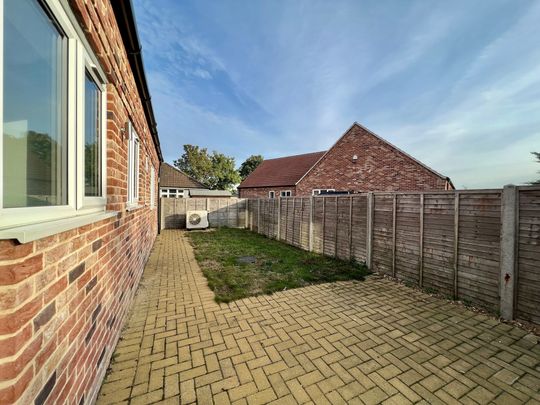 The Street, Bury St. Edmunds, Holywell Row - Photo 1