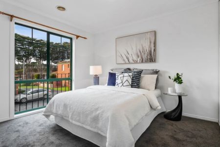 Modern 3 Bedroom Townhouse - Mt Waverley School Zone !!! - Photo 3
