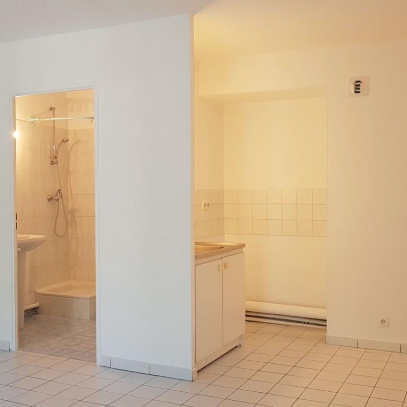 Location Appartement 1 pièce 27m² L HAY LES ROSES 94240 - Photo 1