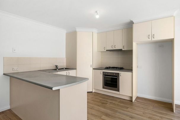 Neat and tidy home with great appeal! - Photo 1