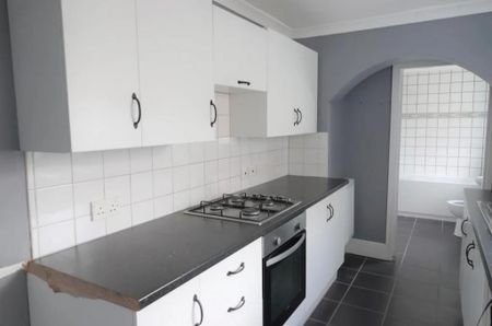 3 bedroom terraced house to rent - Photo 5