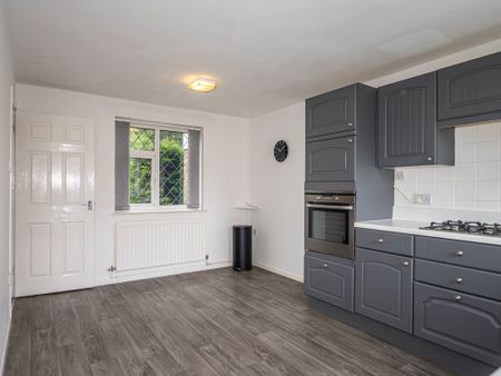 3 bedroom semi-detached to let - Photo 3