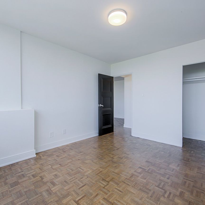 North Shore Towers - Photo 1