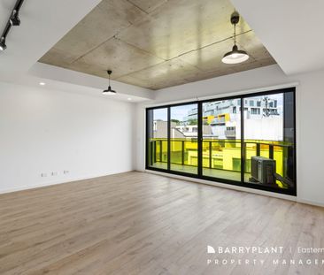 Modern Two-Bedroom Apartment in Prime Location - Photo 2