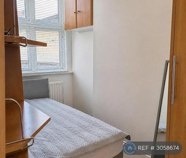 2 bedroom semi-detached house to rent - Photo 4