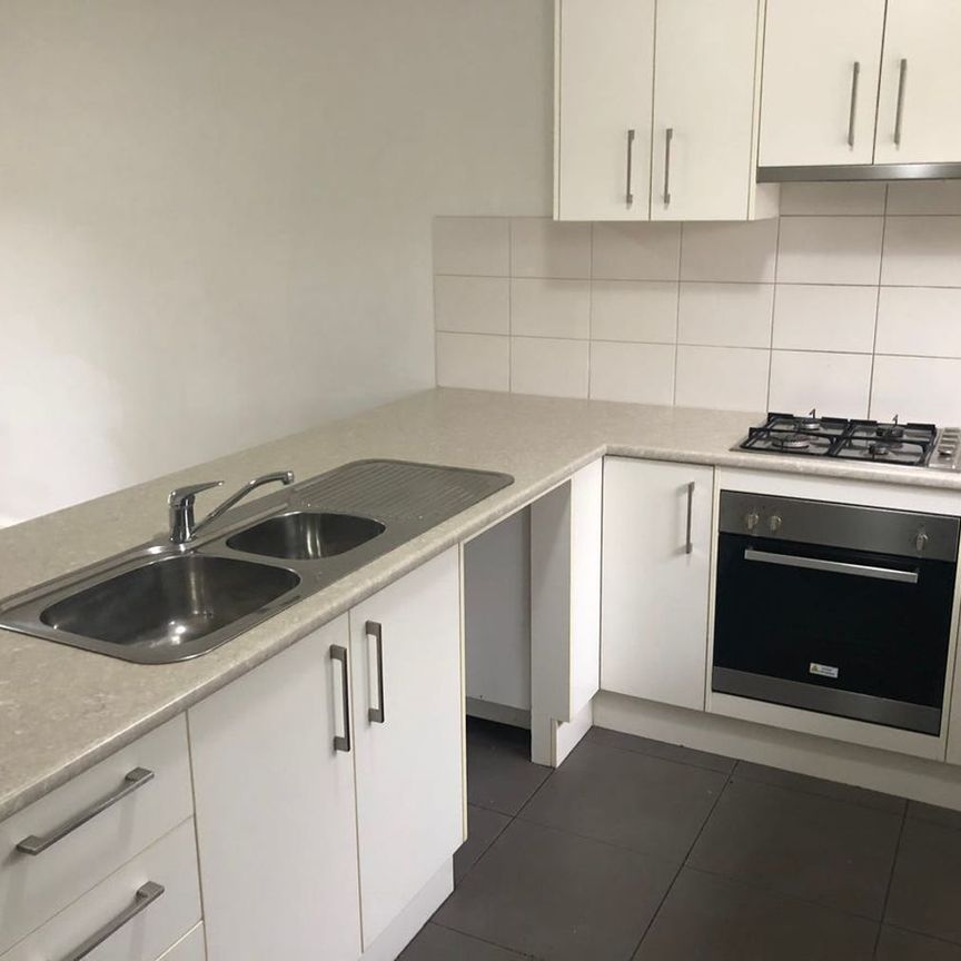 Stunning Two Storey Townhouse - Location, Location, Location! - Photo 1