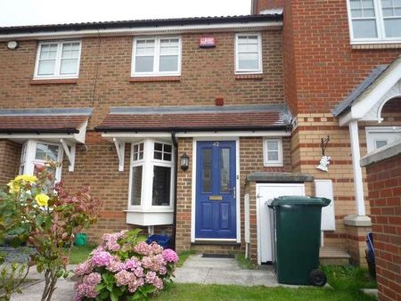 Double Bedroom House With Garden - Magnolia Gardens, Edgware, HA8 - Photo 2