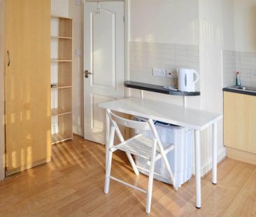 Studio to rent - Photo 2