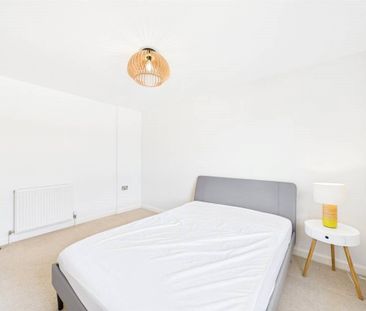 Robertson Avenue - Photo 2