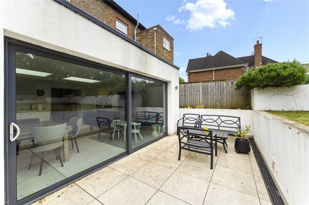 Manor Drive, Surbiton, KT5 flat to rent - Photo 1
