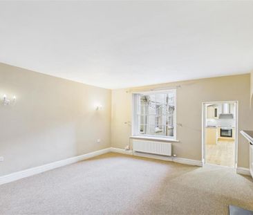 3 bedroom flat to rent - Photo 2