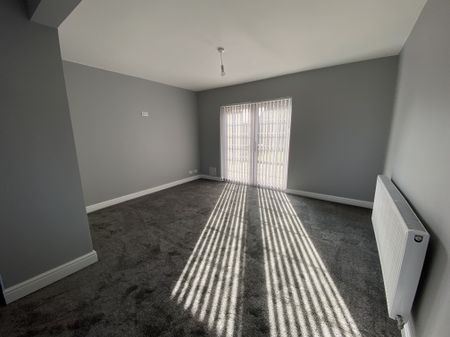 The Oval, Doncaster, Dunscroft - Photo 2