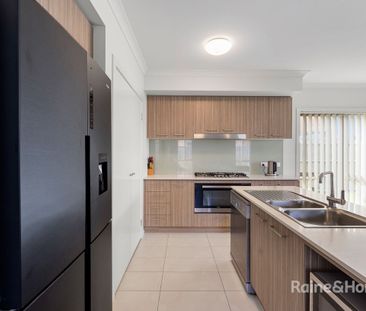 20 Selleck Drive, Point Cook, VIC 3030 - Photo 2