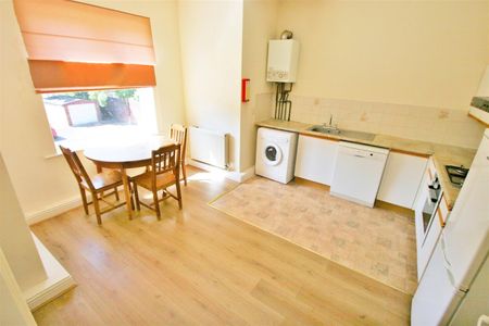 3 Bed Flat, North Hill Road, LS6 - Photo 4