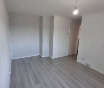 3 bedroom end of terrace house to rent - Photo 5