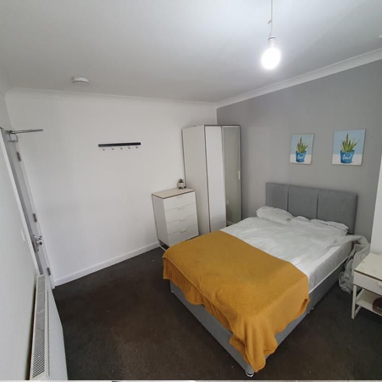 1 bedroom in a house share to rent - Photo 1